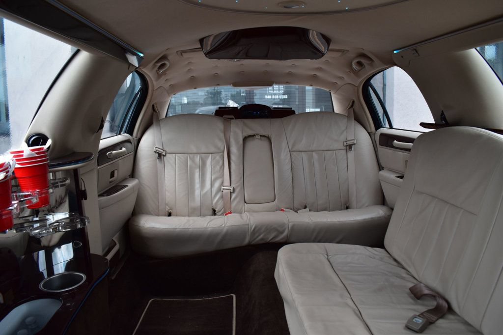 Used 2007 Lincoln Town Car Executive RWD image 34