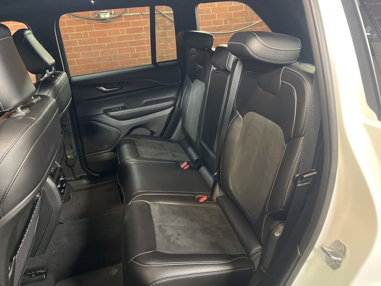 Used 2024 Jeep Grand Cherokee Altitude AWD/4WD image 19