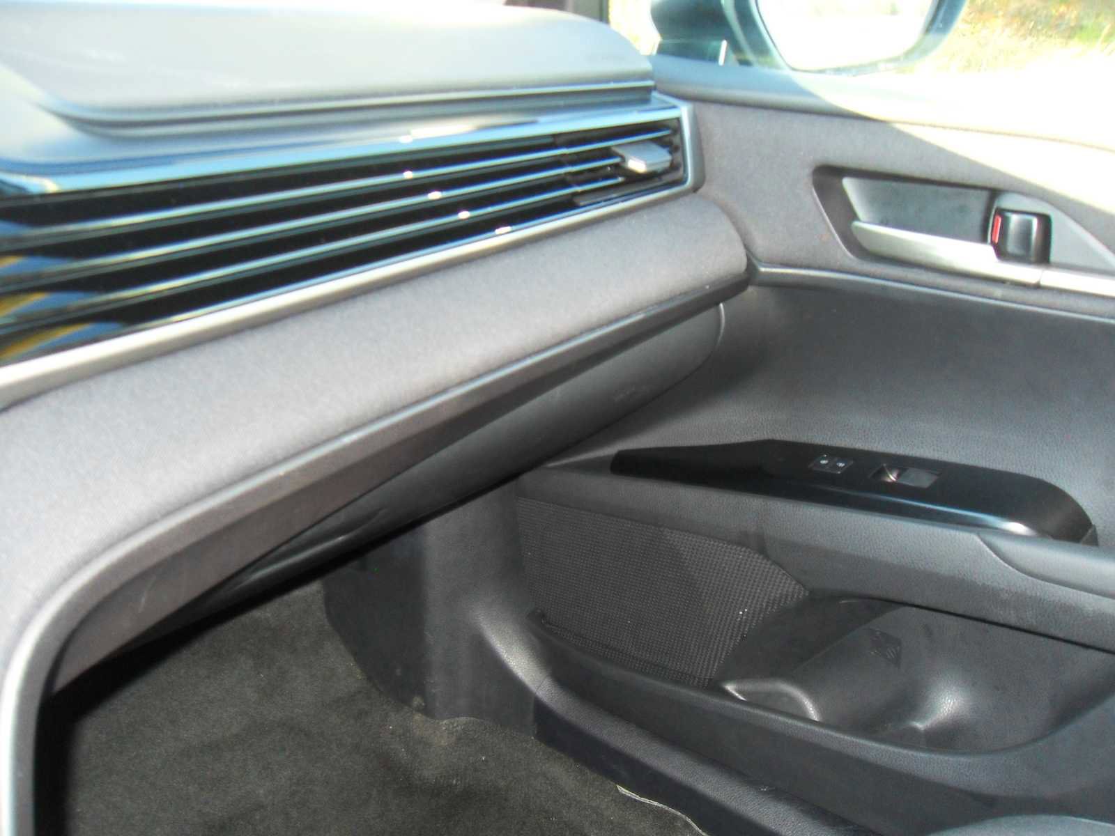 Used 2025 Toyota Camry LE image 31