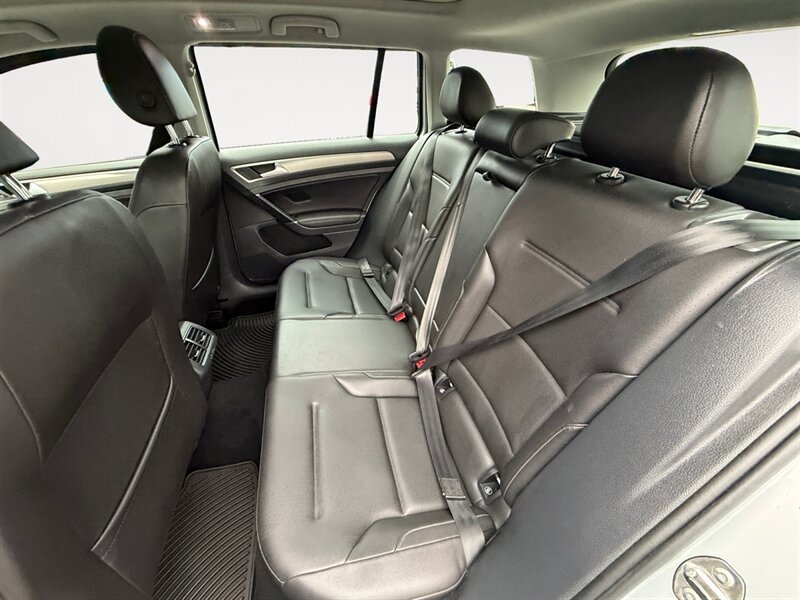 Used 2015 Volkswagen Golf TDI SE FWD image 14