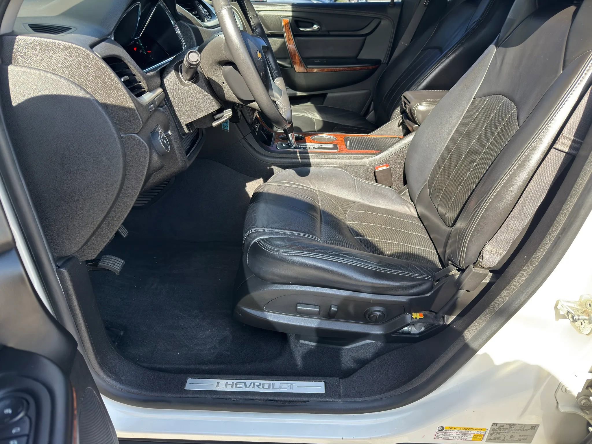 Used 2014 Chevrolet Traverse LTZ FWD image 4