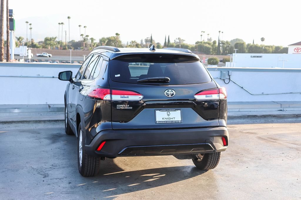 Used 2022 Toyota Corolla Cross LE FWD image 7