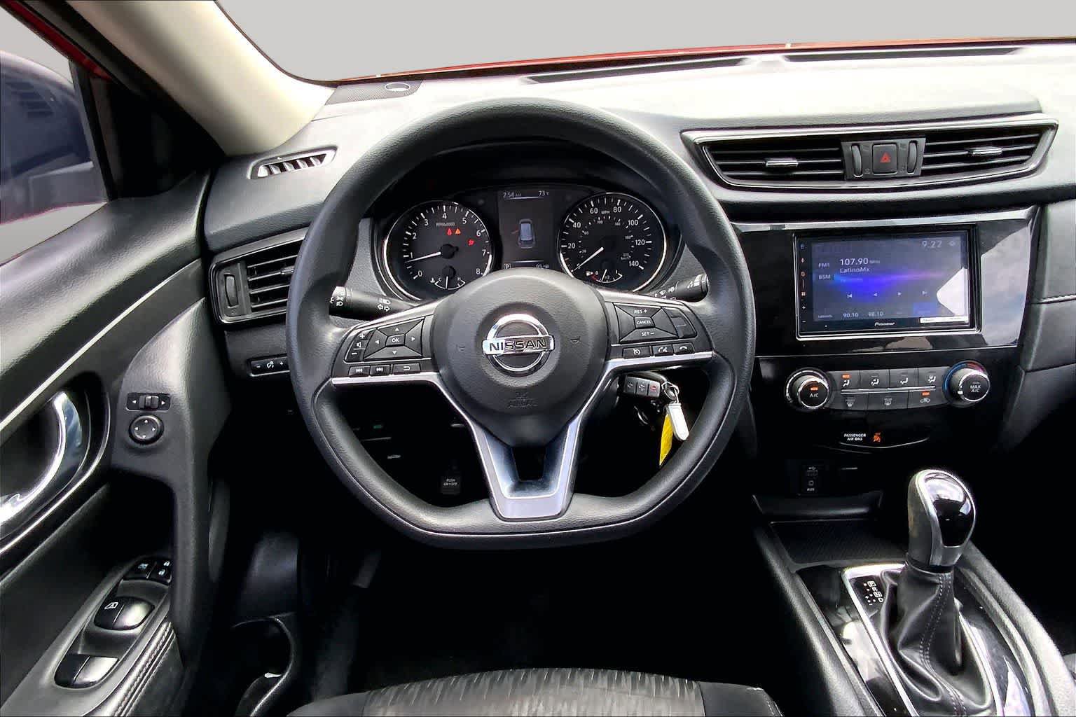 Used 2017 Nissan Rogue S AWD/4WD image 6