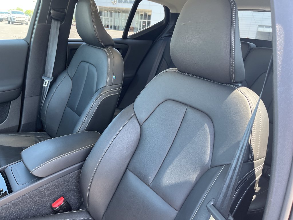 Used 2025 Volvo XC40 B5 Plus AWD/4WD image 12