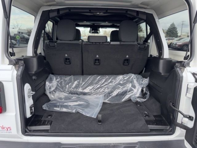 Used 2025 Jeep Wrangler Unlimited Sahara image 8