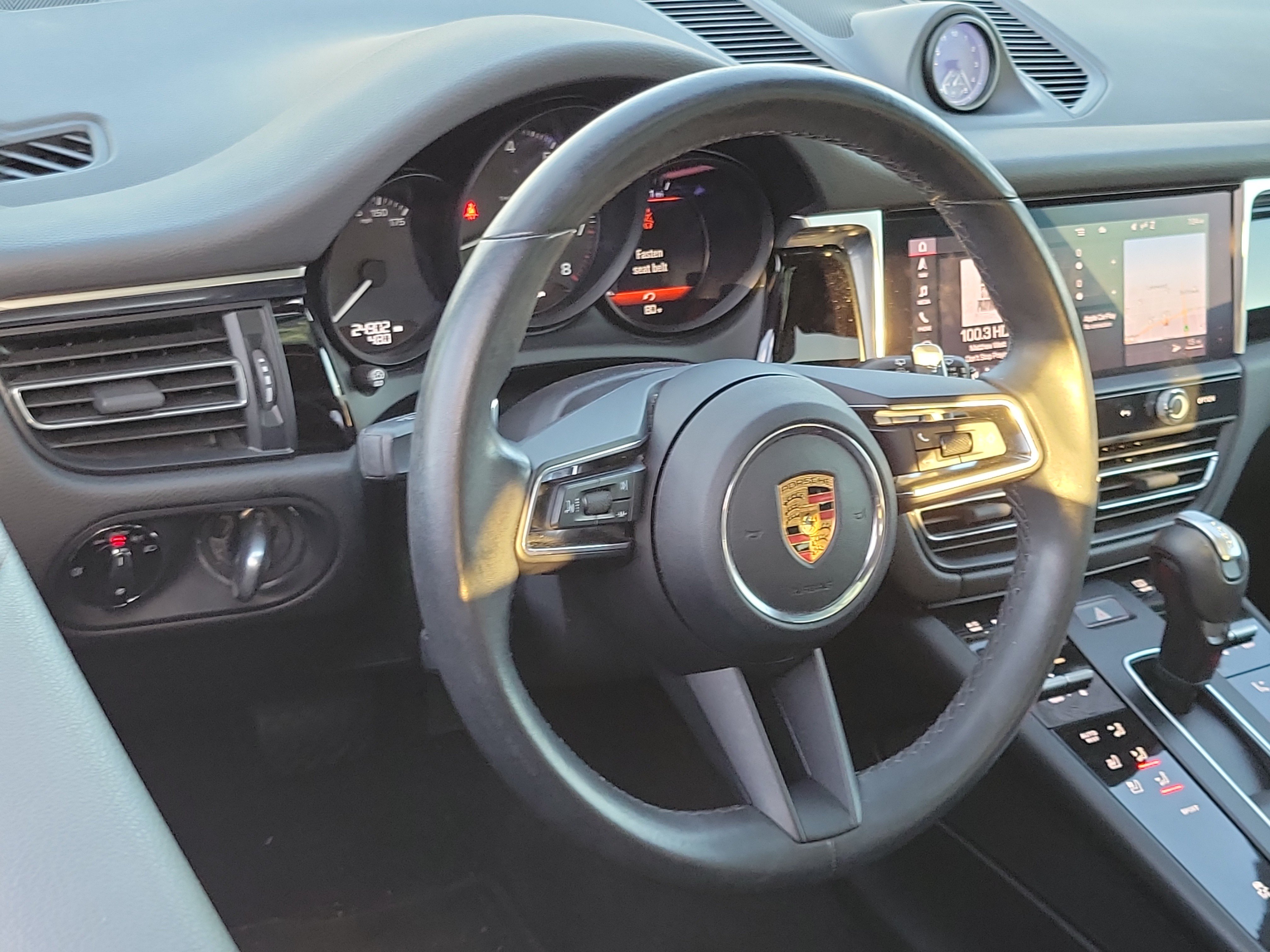 Used 2022 Porsche Macan AWD/4WD image 9