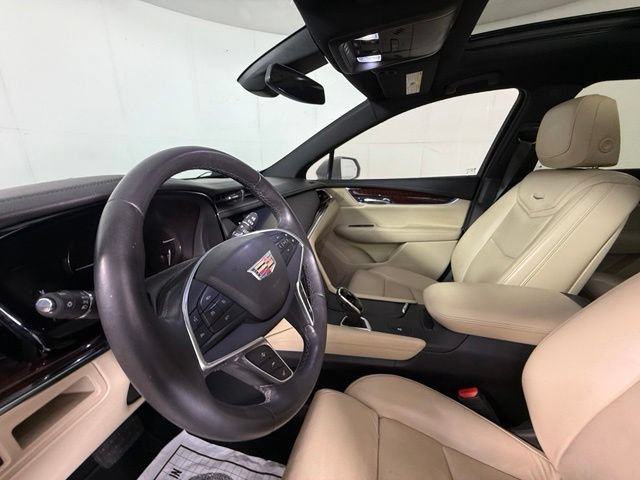 Used 2017 Cadillac XT5 Luxury w/ Driver Awareness Package FWD image 14