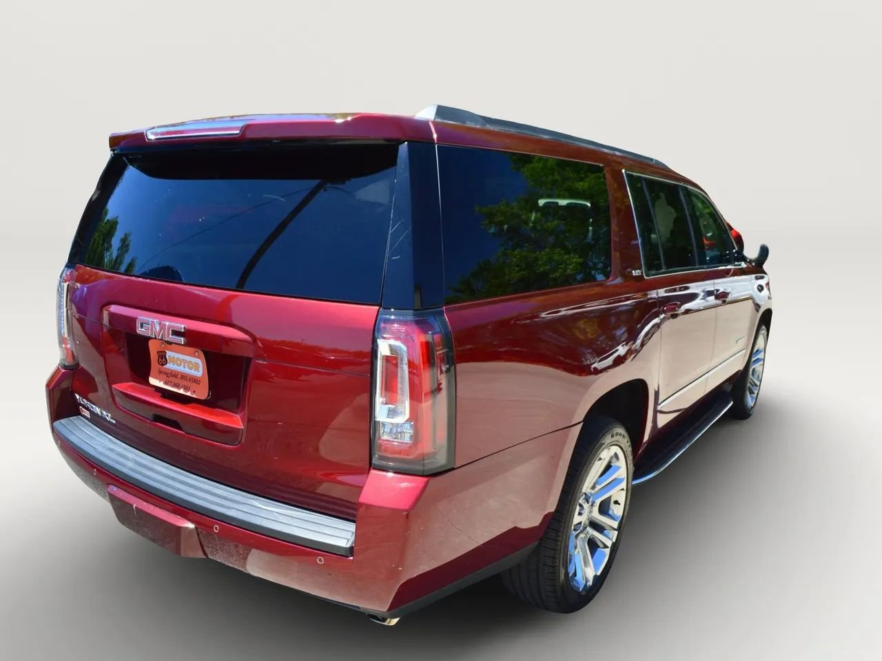 Used 2016 GMC Yukon XL SLT w/ Premium Edition AWD/4WD image 8