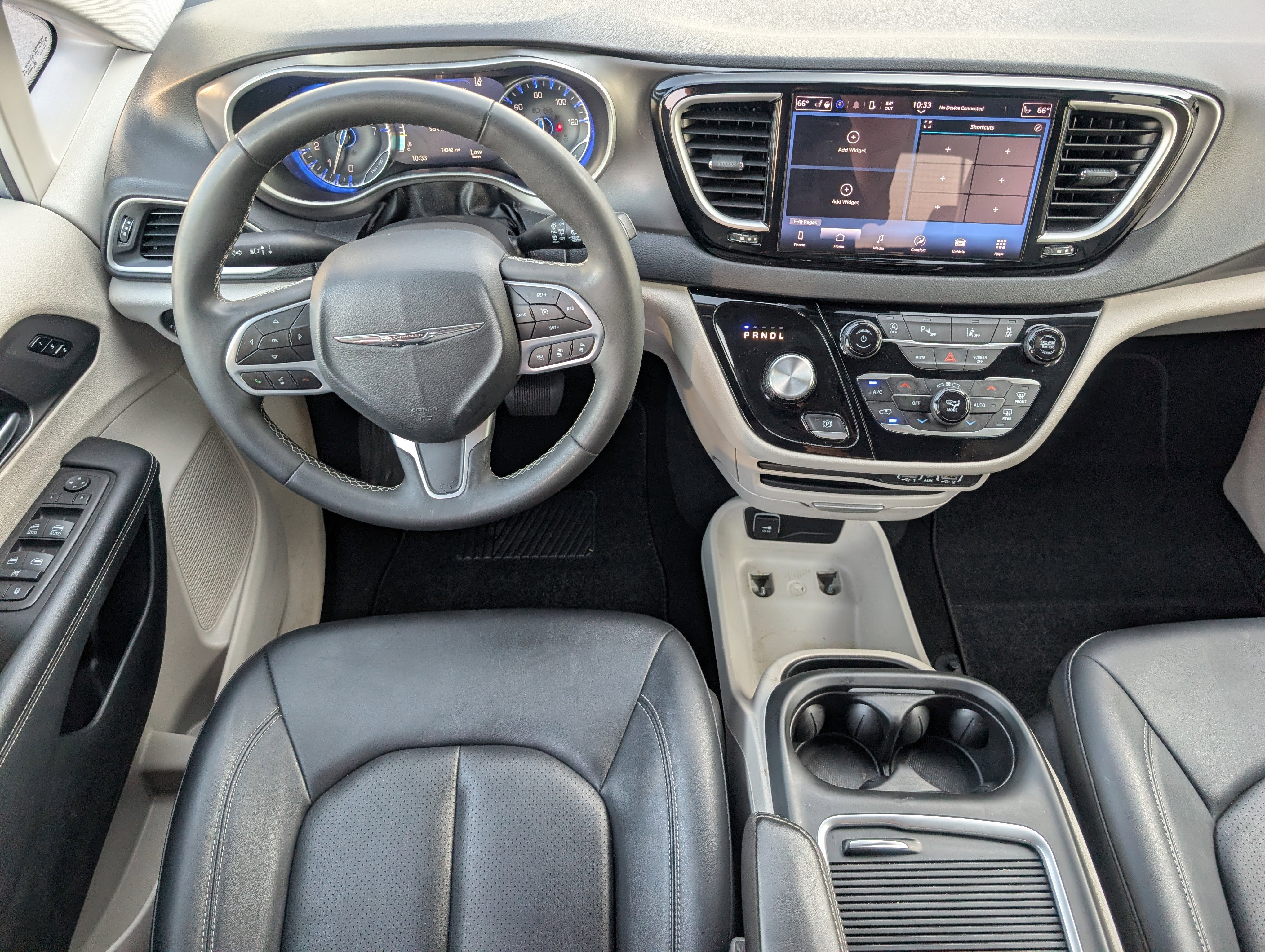 Used 2024 Chrysler Pacifica Touring-L image 6