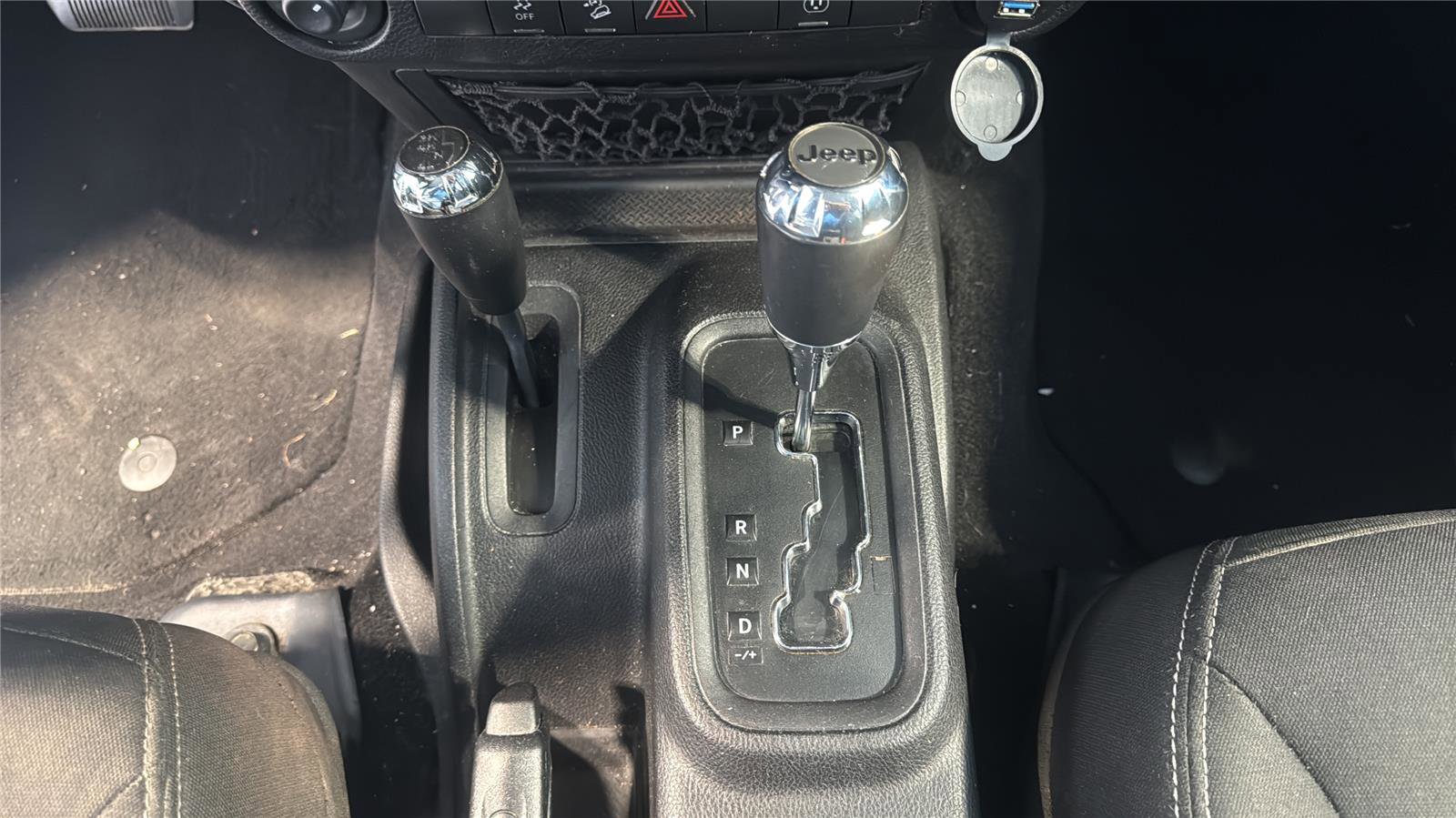 Used 2015 Jeep Wrangler Unlimited Sahara w/ Connectivity Group image 23