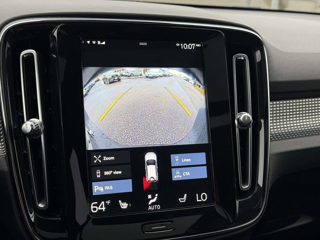 Used 2021 Volvo XC40 T5 R-Design w/ Advanced Package image 4
