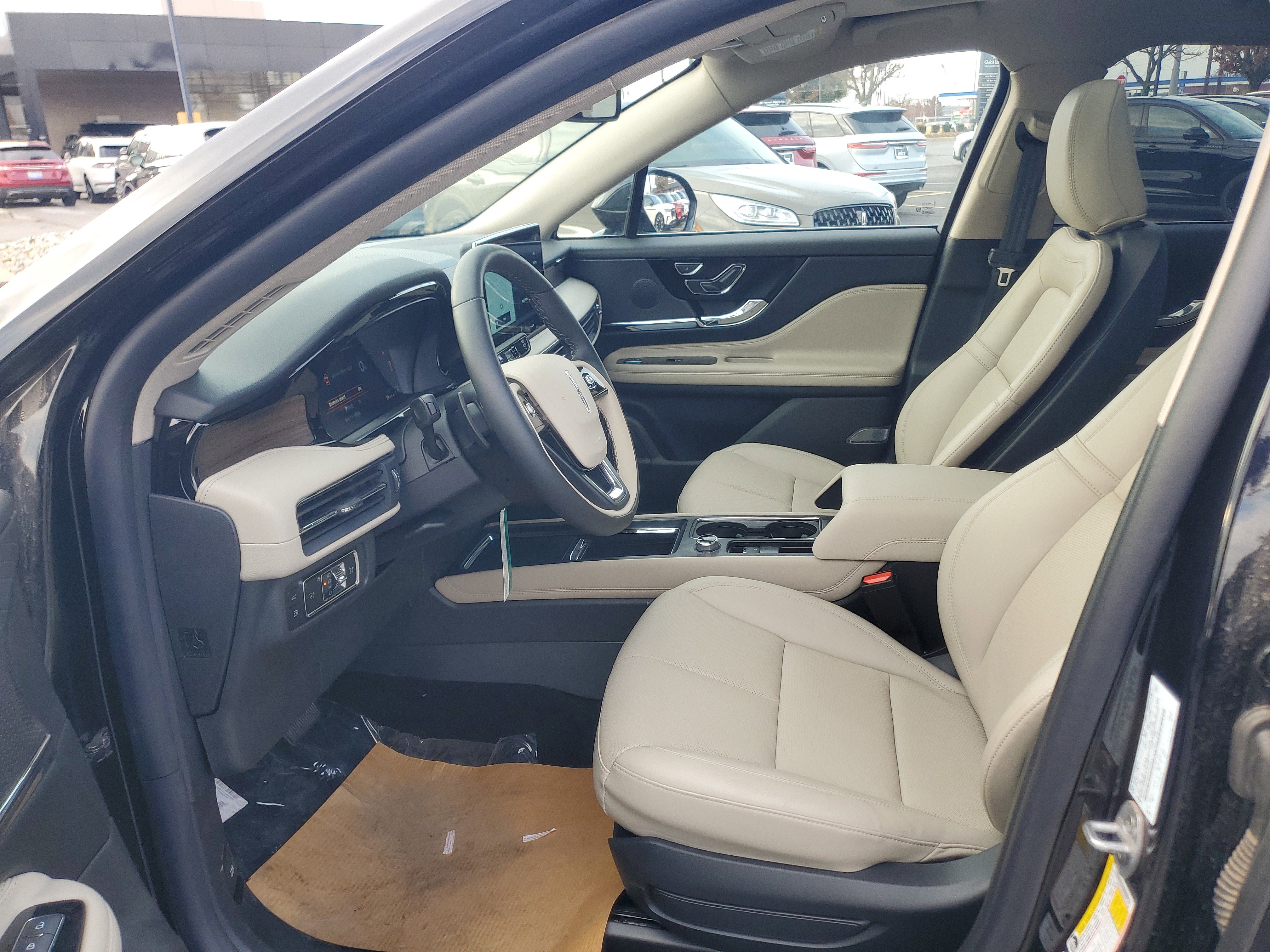 New 2025 Lincoln Corsair Grand Touring image 12