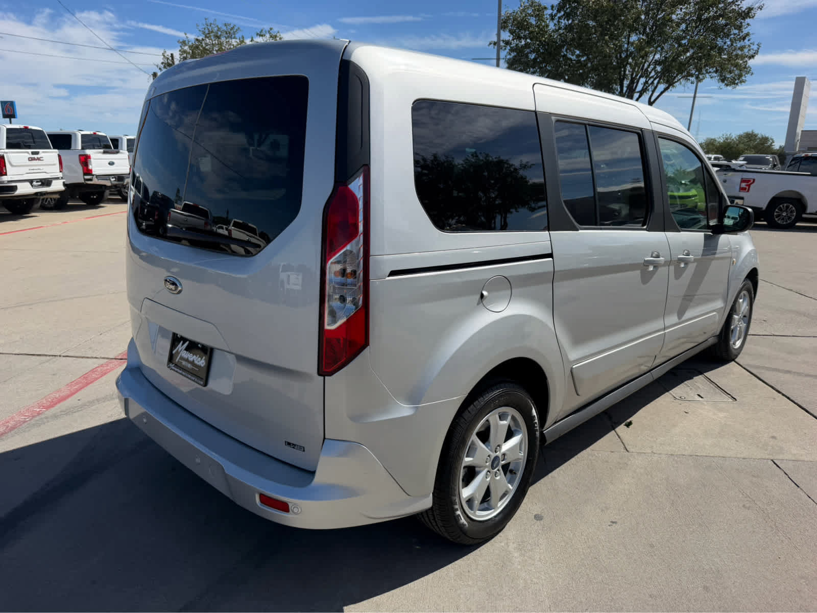 Used 2015 Ford Transit Connect XLT FWD image 3