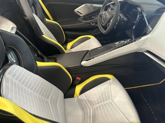 Used 2022 Chevrolet Corvette Stingray Premium Conv w/ Z51 Performance Package RWD image 11