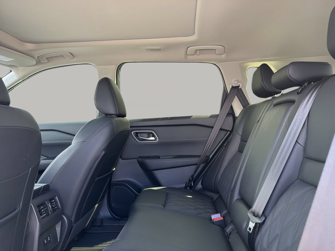 Used 2026 Nissan Rogue Platinum AWD/4WD image 17