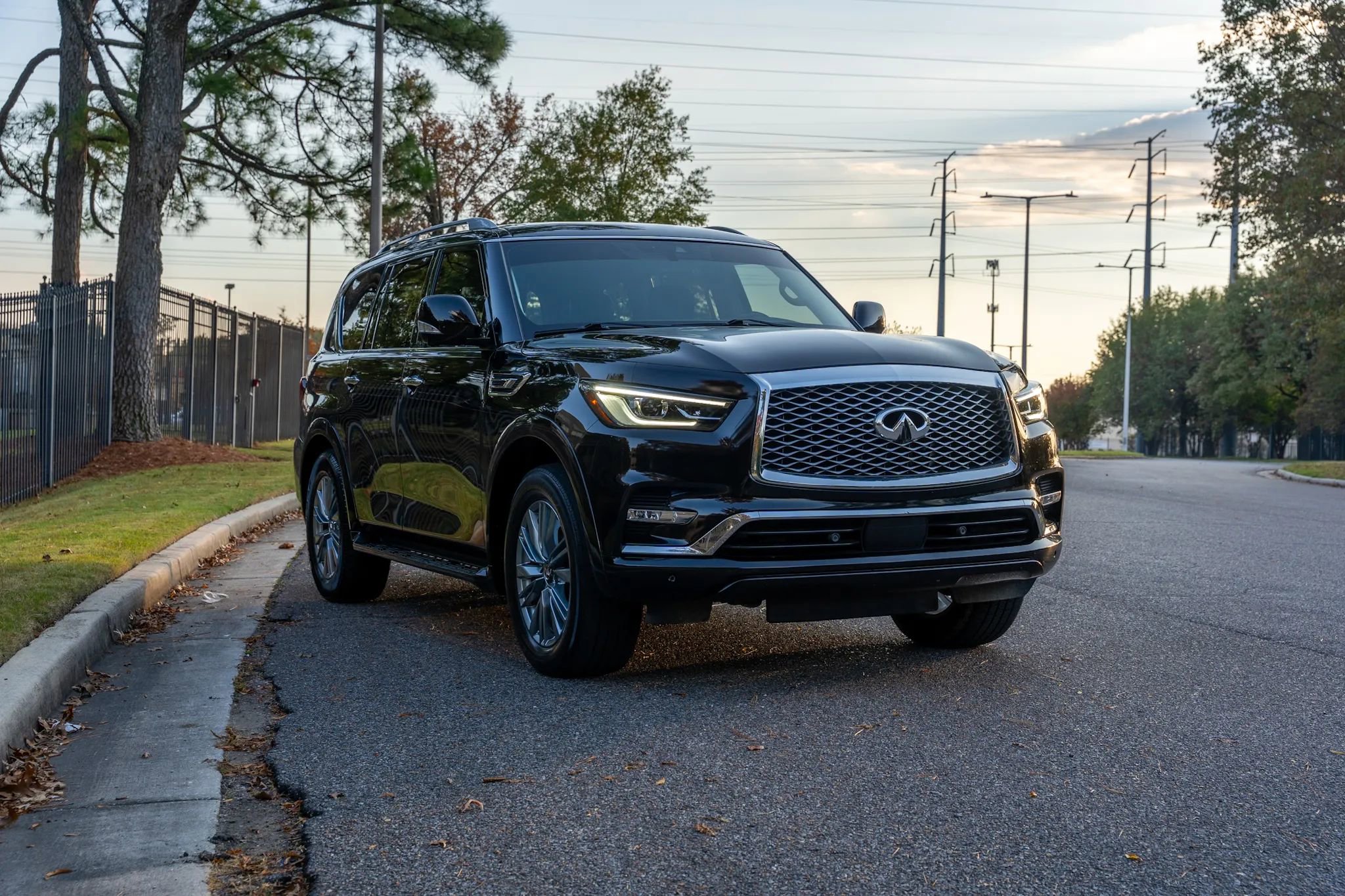Used 2021 INFINITI QX80 Luxe w/ Cargo Package image 4