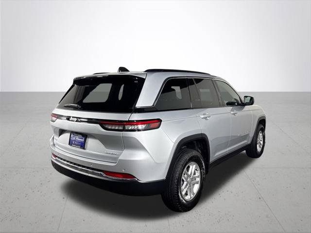 Certified 2025 Jeep Grand Cherokee Laredo w/ Luxury Tech Group I AWD/4WD image 7