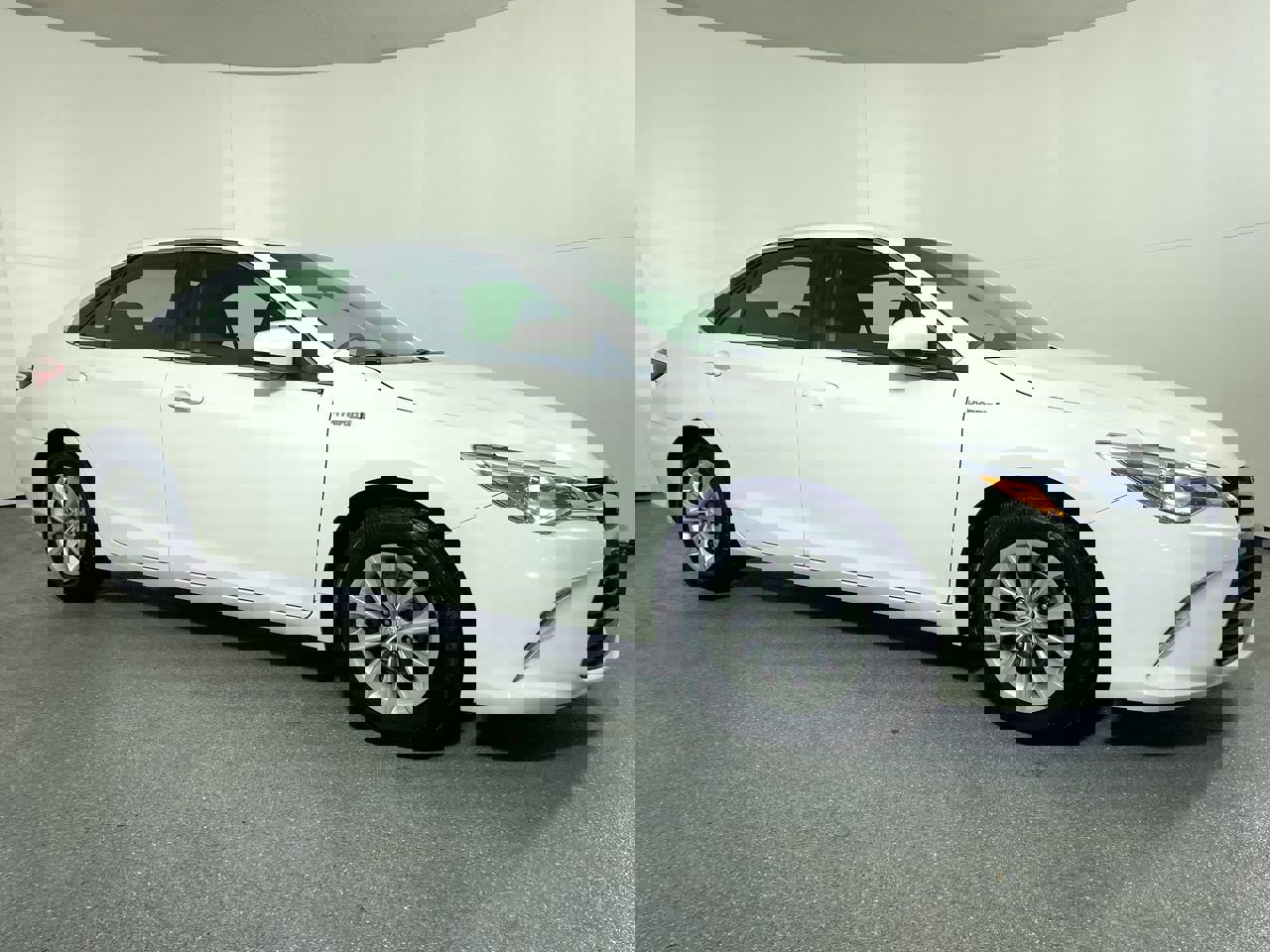 Used 2015 Toyota Camry LE image 25