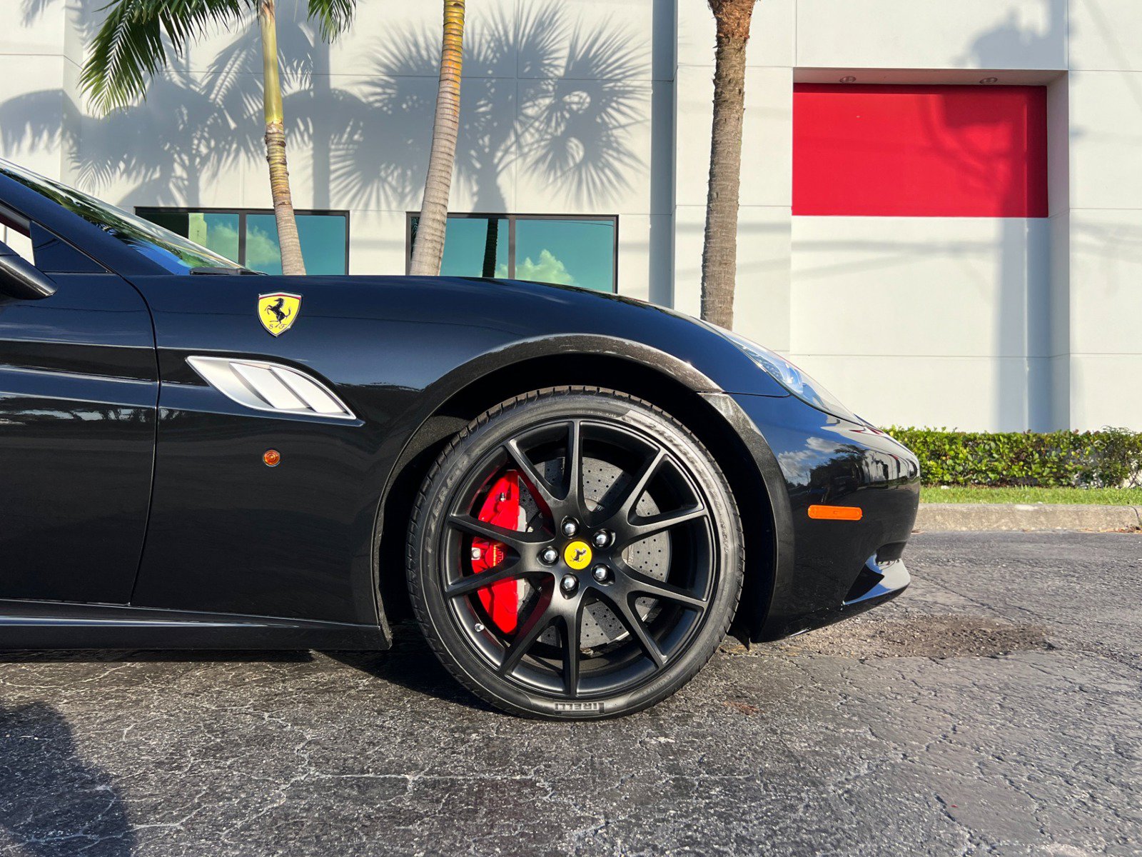 Used 2013 Ferrari California RWD image 13