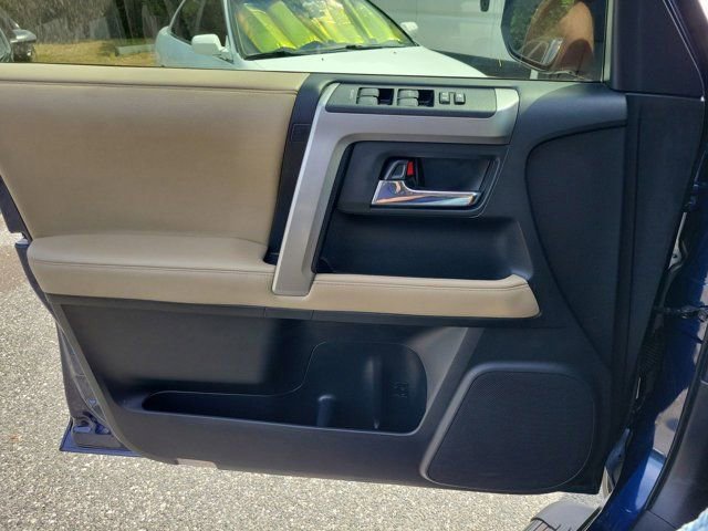 Used 2020 Toyota 4Runner SR5 Premium w/ Moonroof Package RWD image 37