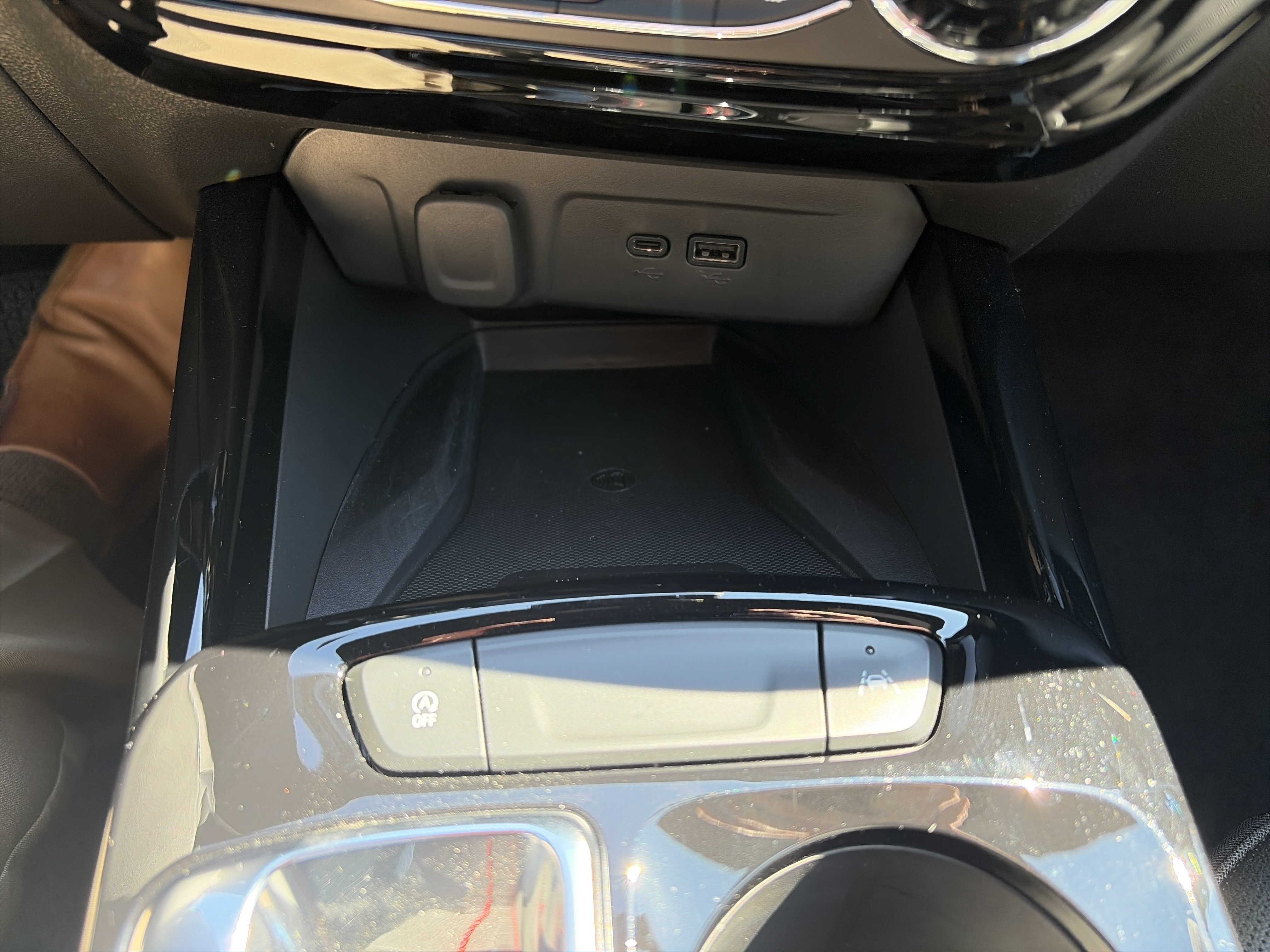 Used 2026 Chevrolet Trax RS w/ Sunroof Package FWD image 24