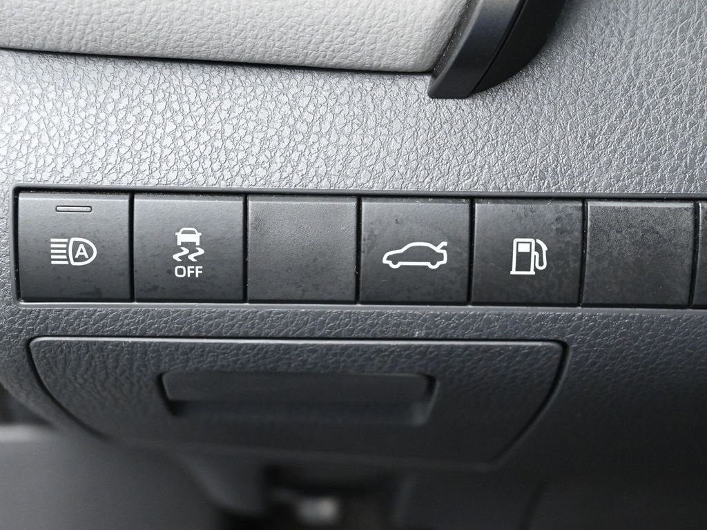 Certified 2018 Toyota Camry LE image 14