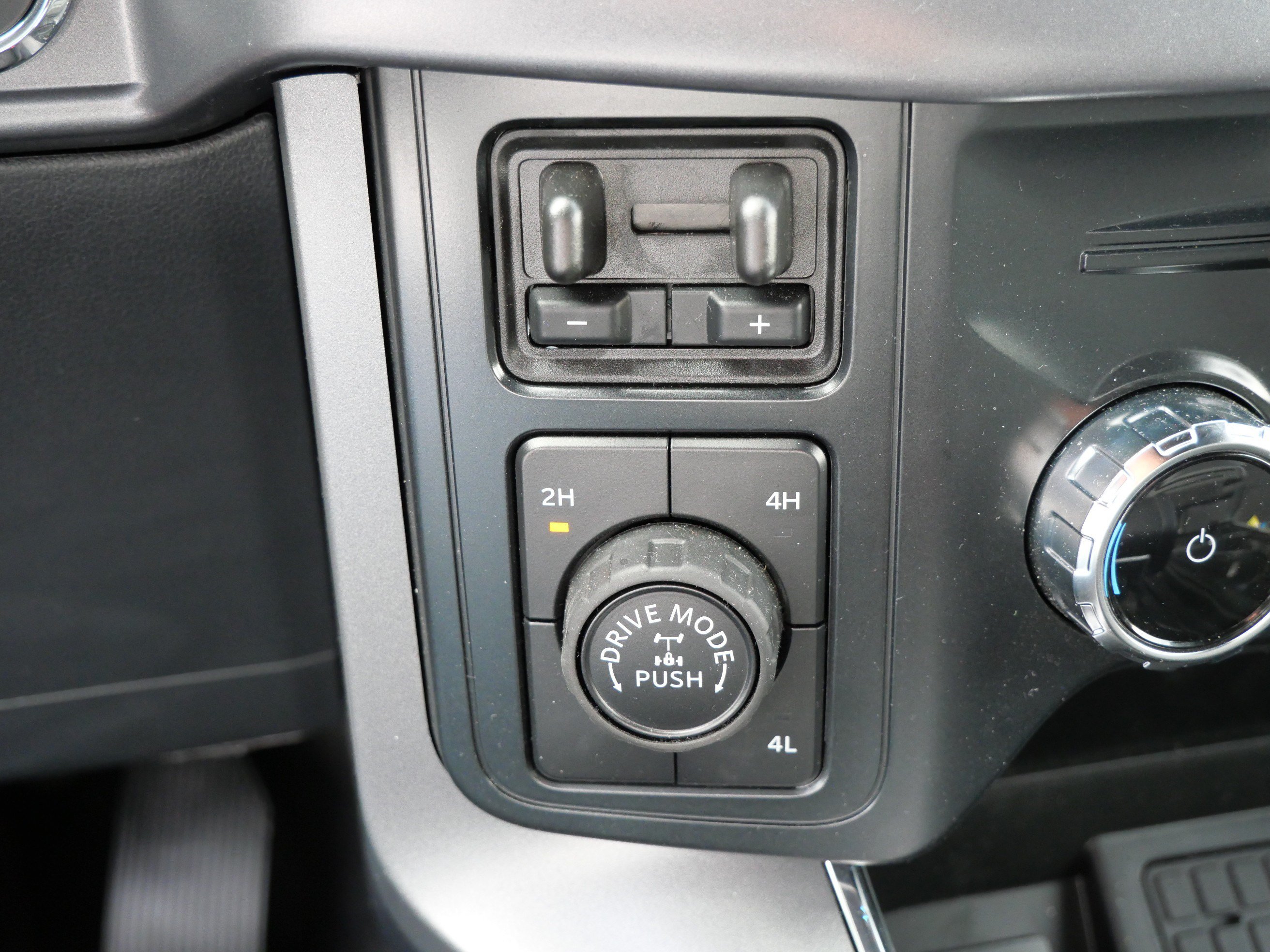 Used 2026 Ford F150 XLT w/ Equipment Group 302A MID AWD/4WD image 31