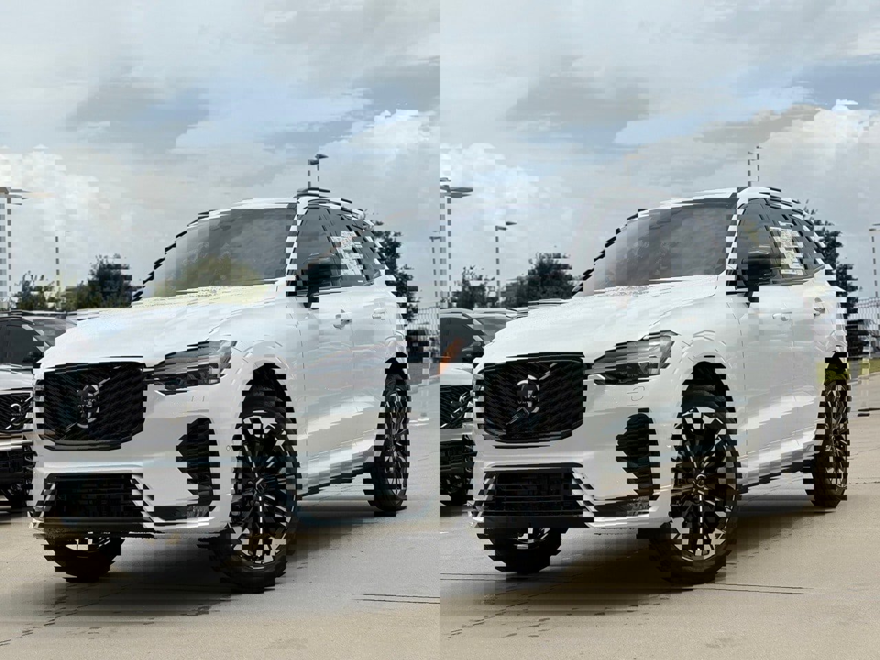 New 2026 Volvo XC60 B5 Plus w/ Protection Package Premier video 2