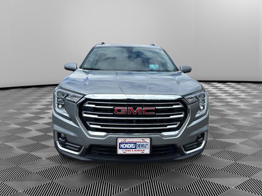 Used 2023 GMC Terrain SLT w/ Tech Package AWD/4WD image 7