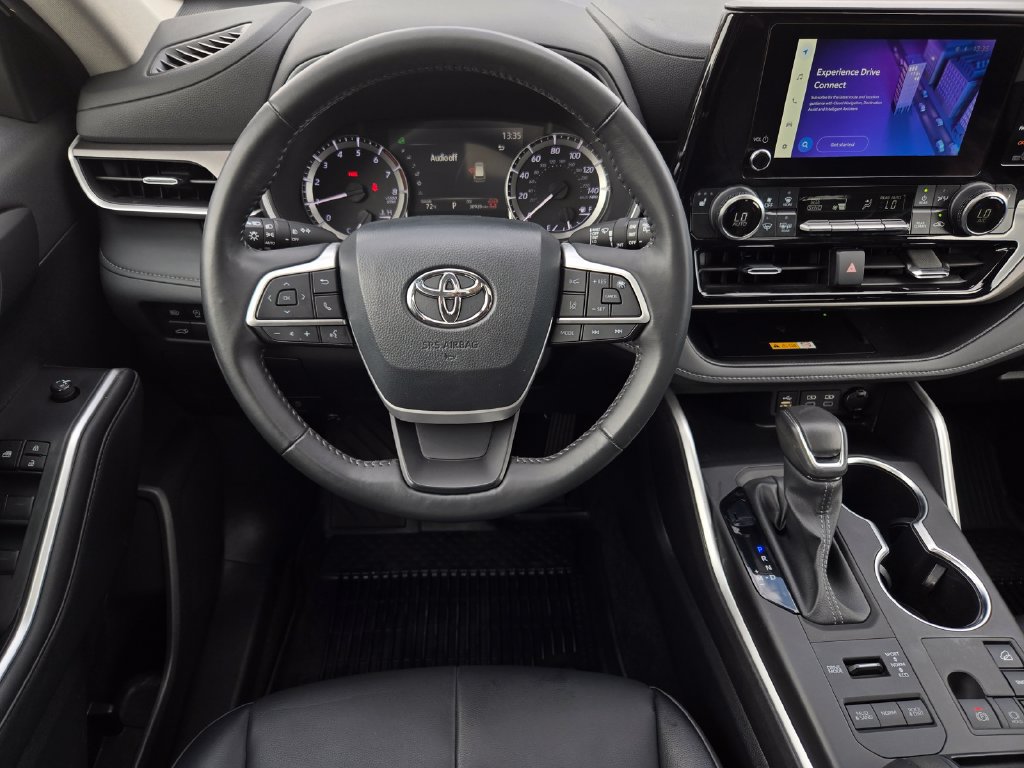 Used 2024 Toyota Highlander XLE AWD/4WD image 15