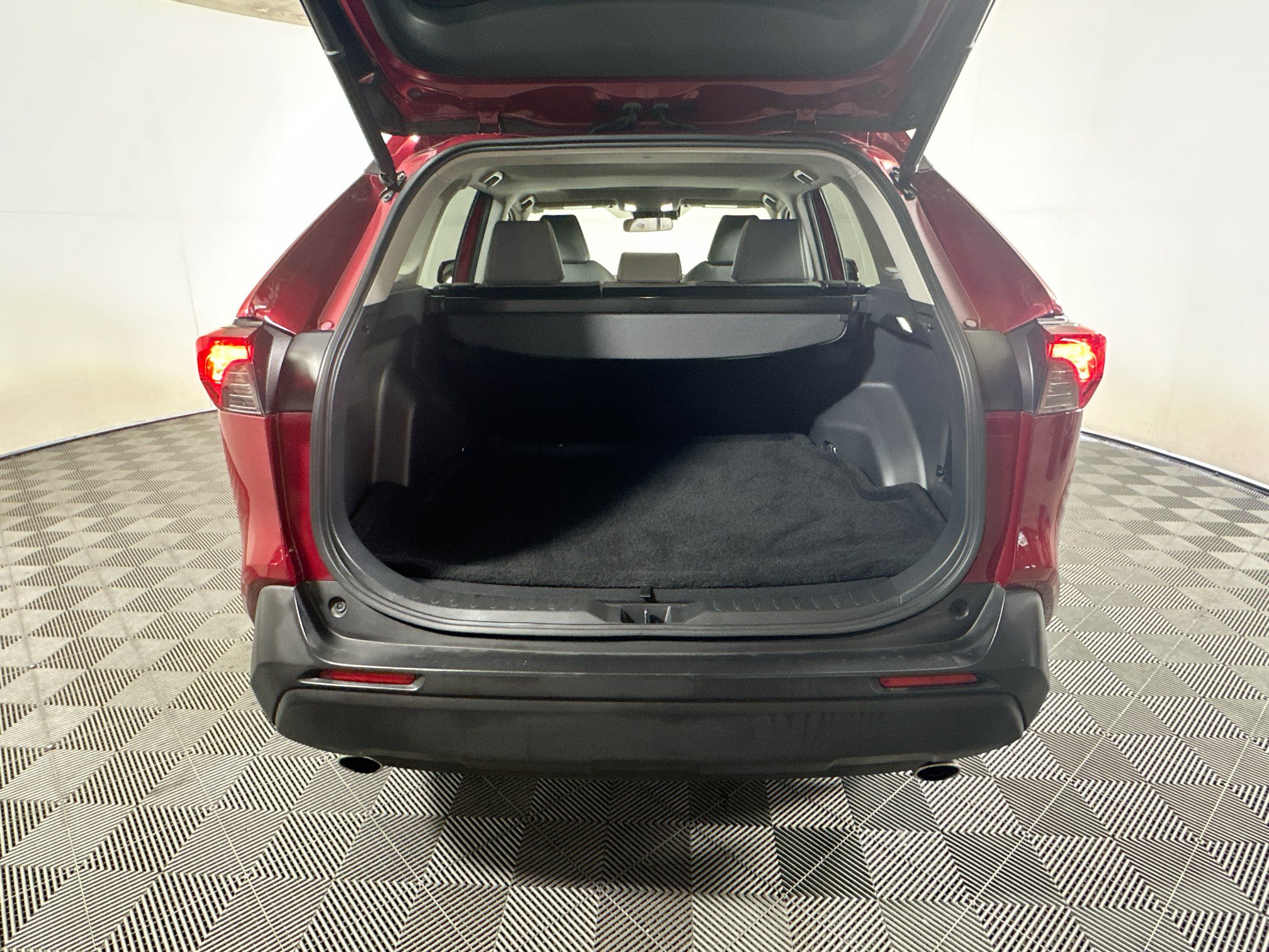 Certified 2022 Toyota RAV4 XLE Premium FWD image 31
