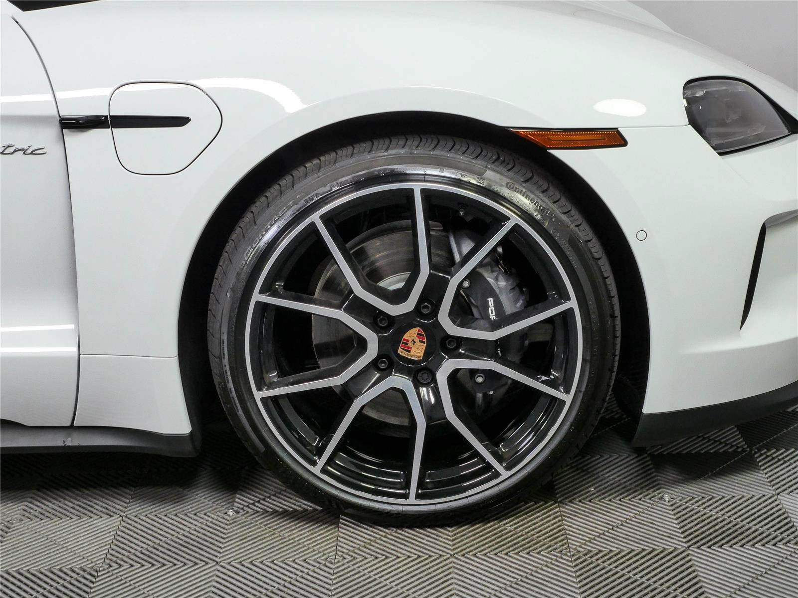 New 2026 Porsche Taycan AWD/4WD image 40