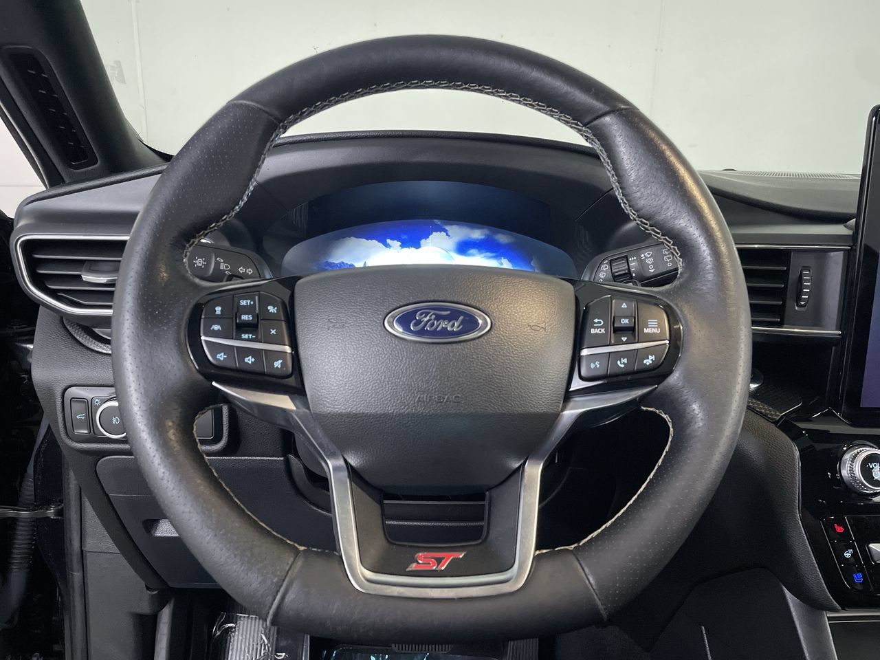 Used 2023 Ford Explorer ST w/ Equipment Group 401A AWD/4WD image 13