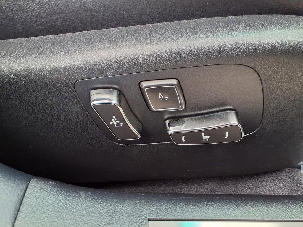 Used 2013 Lexus LS 460 w/ Comfort Pkg RWD image 7