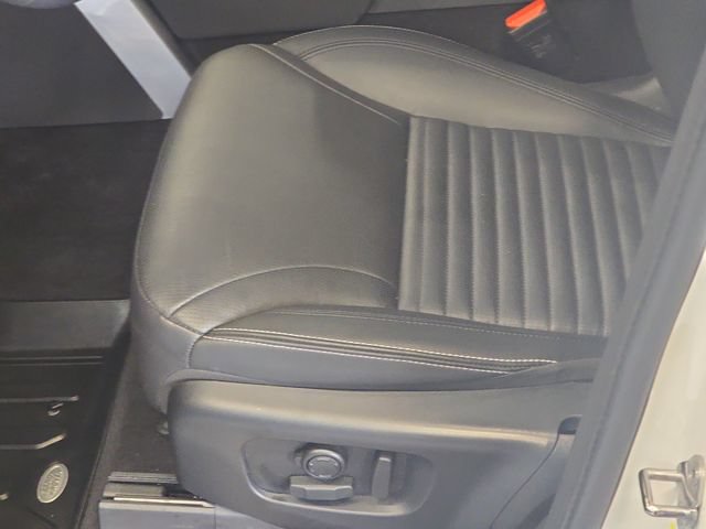 Certified 2025 Land Rover Discovery S AWD/4WD image 32