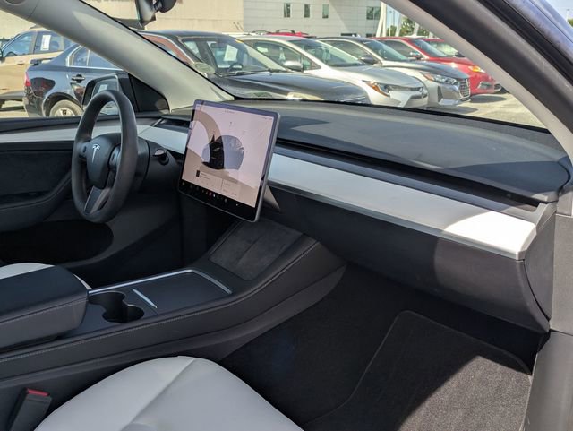 Used 2025 Tesla Model Y Long Range image 31