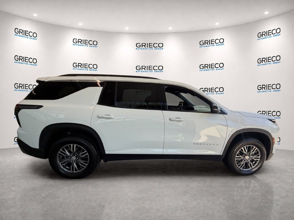 Used 2025 Chevrolet Traverse LT FWD image 7