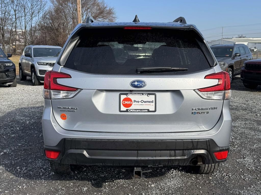 Used 2024 Subaru Forester Premium image 3
