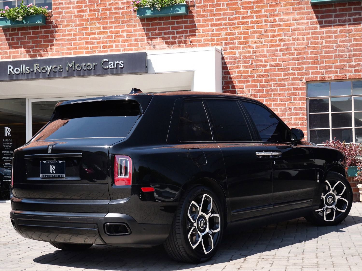 Certified 2022 Rolls-Royce Cullinan Black Badge w/ Dark Exterior Package AWD/4WD image 2