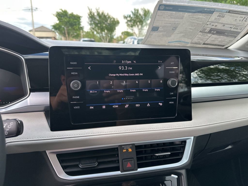 New 2026 Volkswagen Taos SE FWD image 21