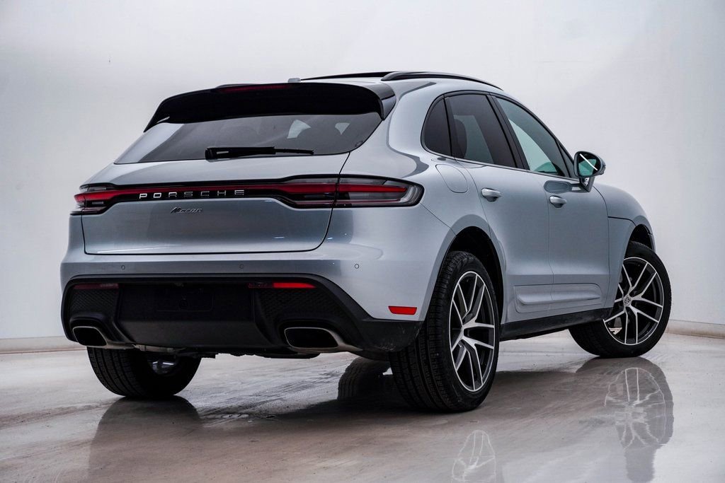 Certified 2025 Porsche Macan image 11