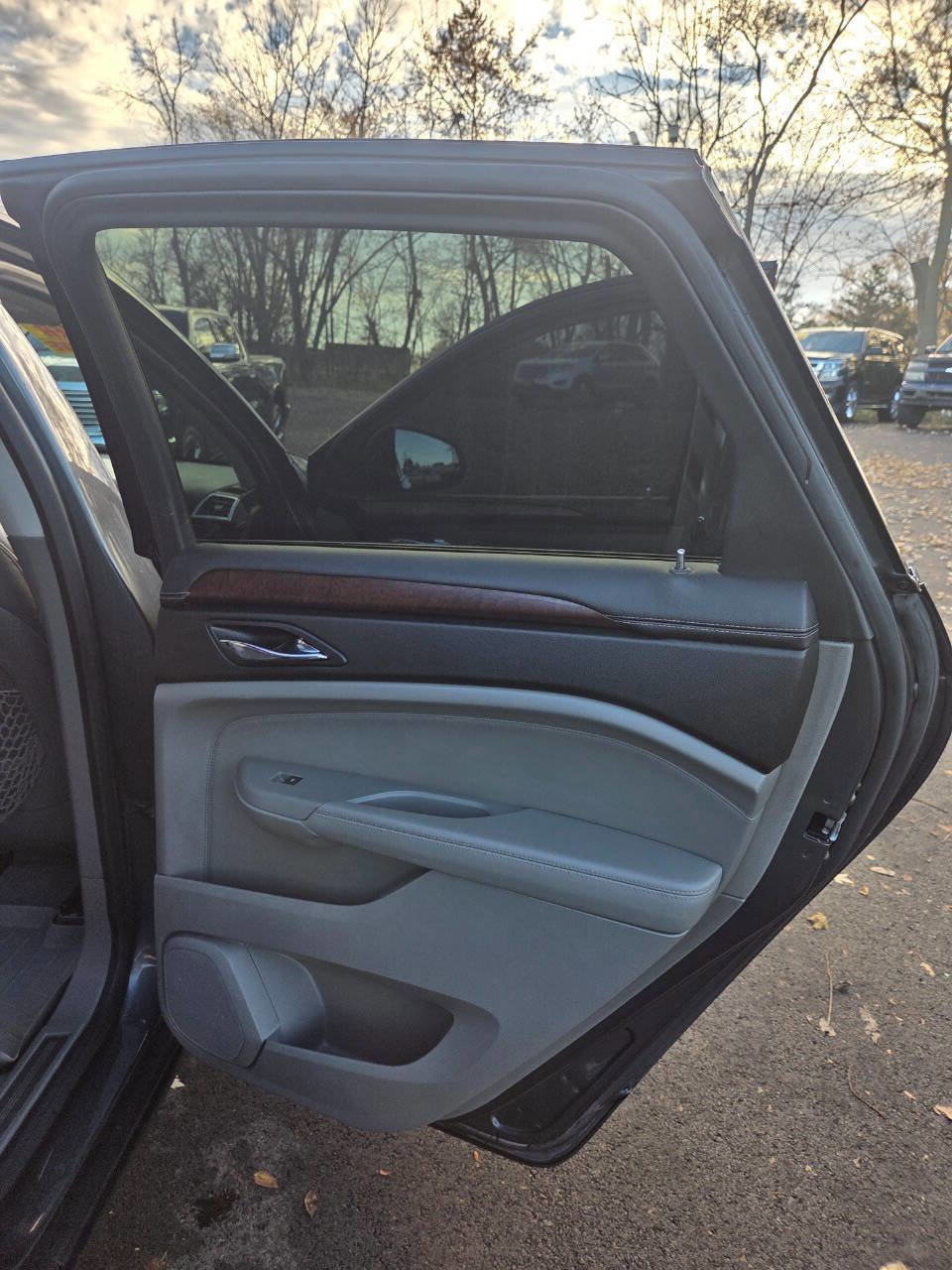 Used 2011 Cadillac SRX Luxury image 12