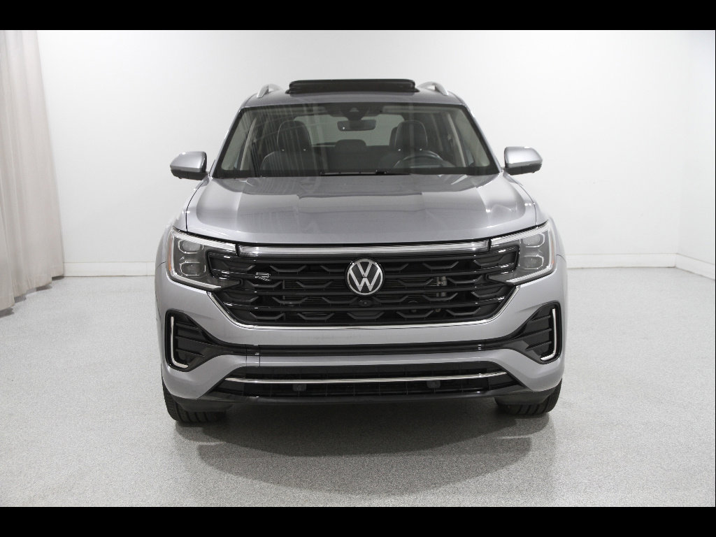 Used 2024 Volkswagen Atlas SEL Premium R-Line image 2