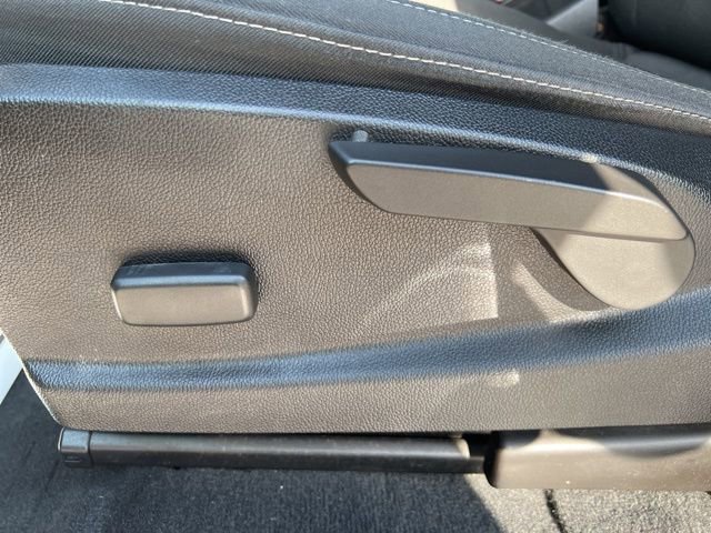 Used 2020 GMC Canyon SLE w/ Driver Alert Package image 17