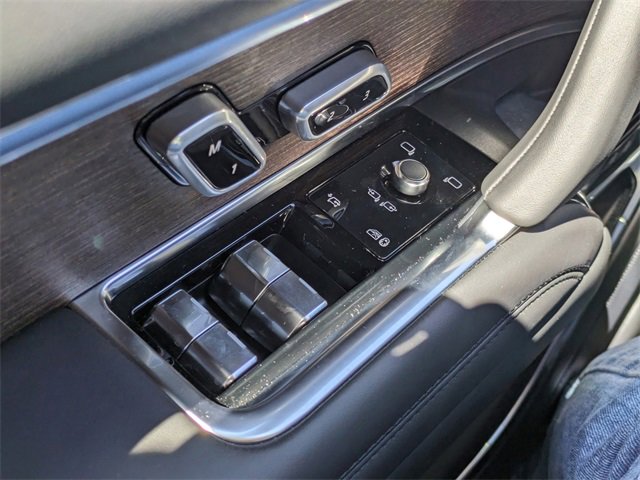 New 2025 Land Rover Range Rover SE image 18