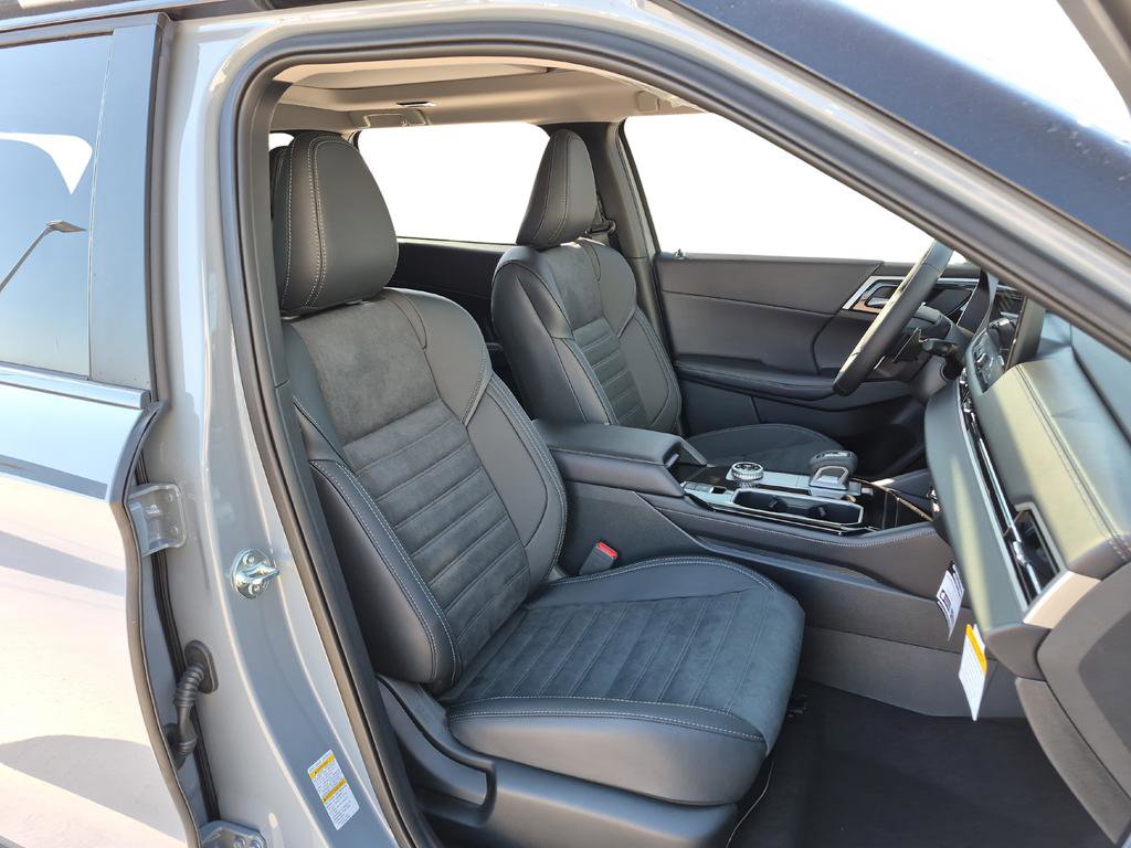 New 2025 Mitsubishi Outlander SE image 29