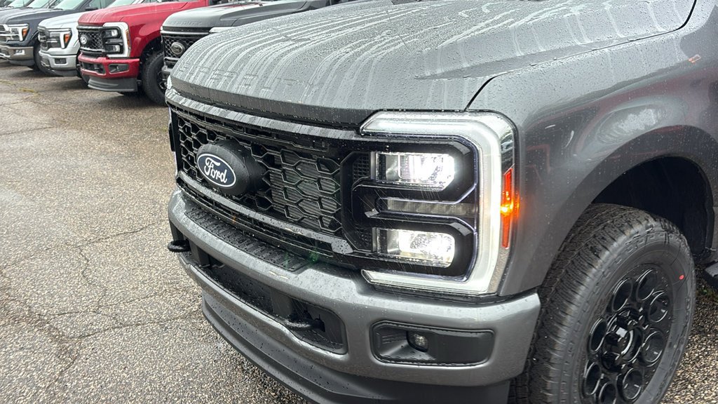 New 2027 Ford F250 XLT w/ XLT Premium Package AWD/4WD image 4