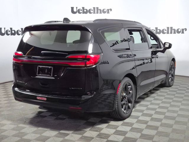 Used 2025 Chrysler Pacifica Limited image 7