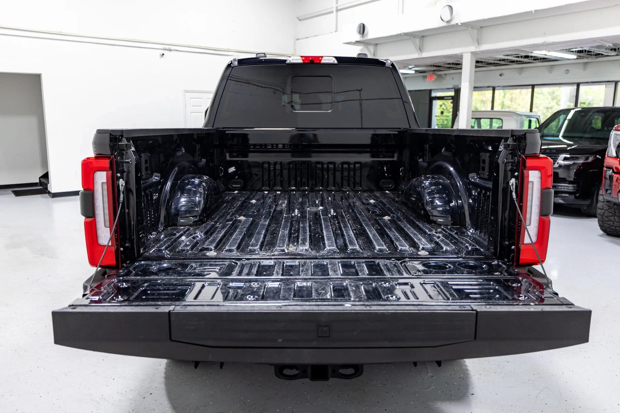 Used 2025 Ford F350 Platinum w/ Platinum Plus Package AWD/4WD image 18