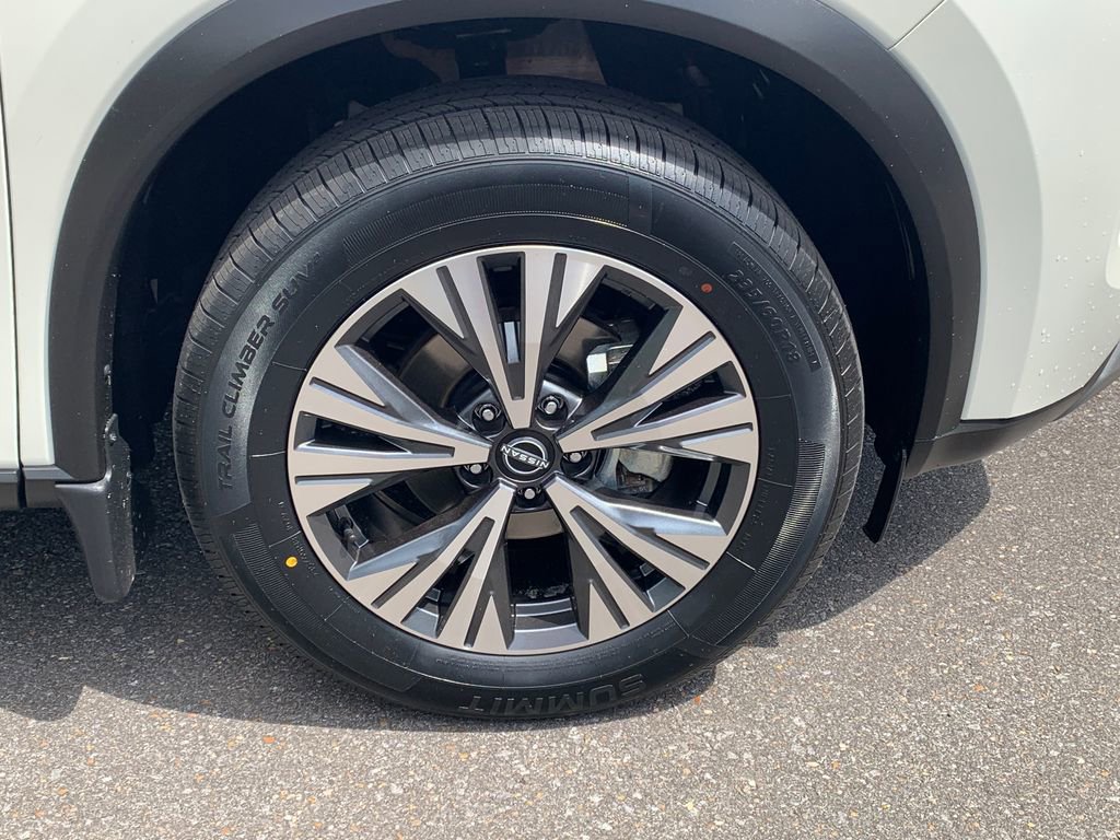 Used 2022 Nissan Rogue SV FWD image 3